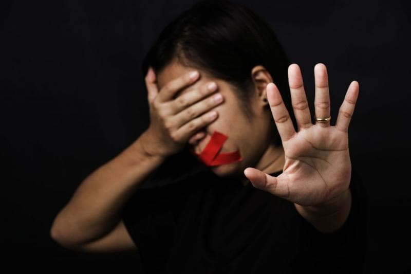 Ilustrasi: Perempuan seringkali kesulitan keluar dari hubungan yang menyakitkan. (MI/AFP)