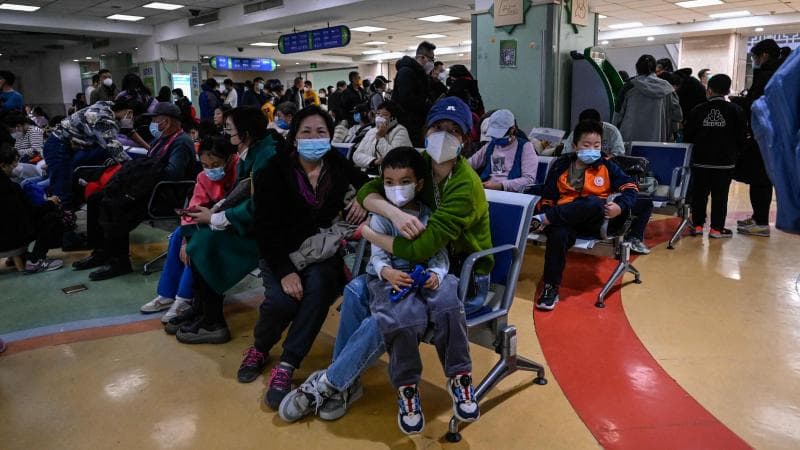 Kasus pneumonia di Tiongkok yang melonjak tajam dalam beberapa bulan terakhir. (NYTimes/Jade Gao/Agence France-Presse — Getty Images)