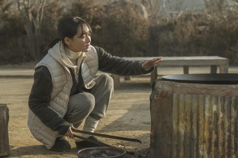 Film 'Our Season' mengangkat cerita tentang hubungan antar-keluarga yang dikemas dalam drama fantasi. (Soompi)