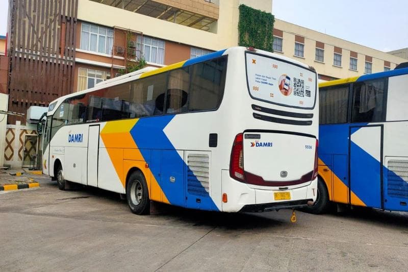 Harga tiket bus Damri Singkawang - Kuching Rp300 ribu. (Kompas/Janlika Putri)