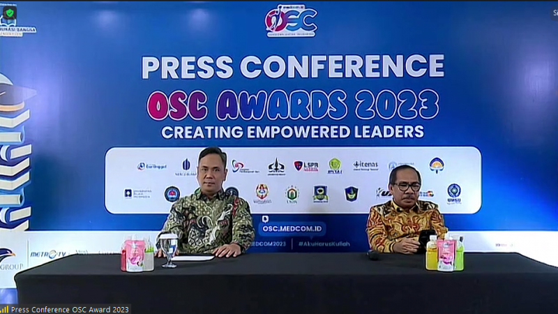 Konferensi Pers OSC Awards 2023 dihadiri Pemimpin Redaksi Medcom.id dan WR 1 Universitas Muslim Indonesia Makassar. (Inibaru.id/ Rizki Arganingsih)