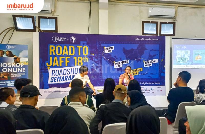 Sha Ine Febriyanti membagikan pengalaman menjadi aktris film di acara diskusi perfilman di Kota Semarang. (Inibaru.id/ Fitroh Nurikhsan)