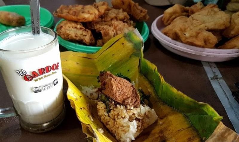 Sarapan Mantap; Makan Nasi Tumpang, Minumnya Susu Segar