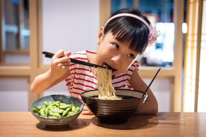 Ramen jadi makanan favorit banyak orang karena memiliki rasa yang khas dan kaya. (Istockphoto/Kiankhoon)