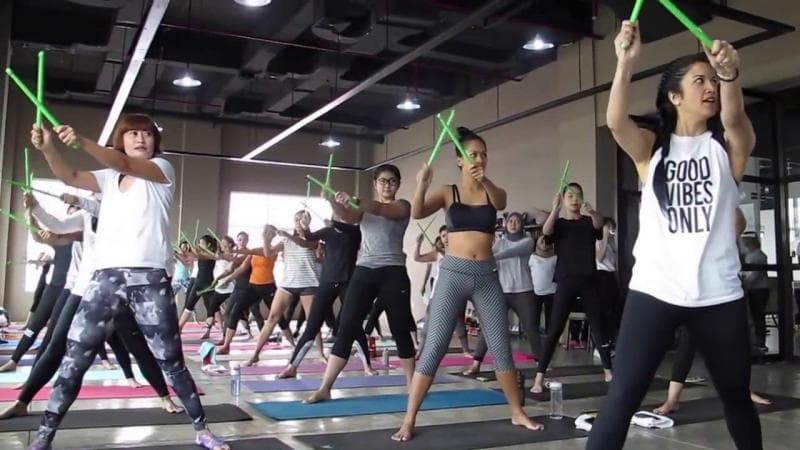 Keseruan Olahraga Pound Fit: Bergerak Lincah Seperti Menabuh Drum