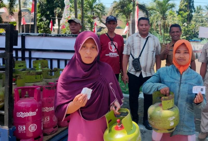 Ilustrasi: Beli gas elpiji 3 kilogram subsidi dengan KTP. (K-radiojember)