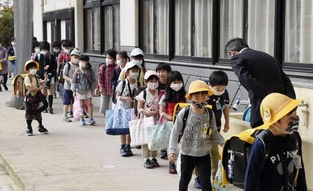 Anak-anak Jepang usia 11 hingga 12 tahun terbukti lebih banyak melangkah per menitnya dibanding mereka yang berusia enam hingga delapan tahun. (Reuters/Antara/Kyodo)