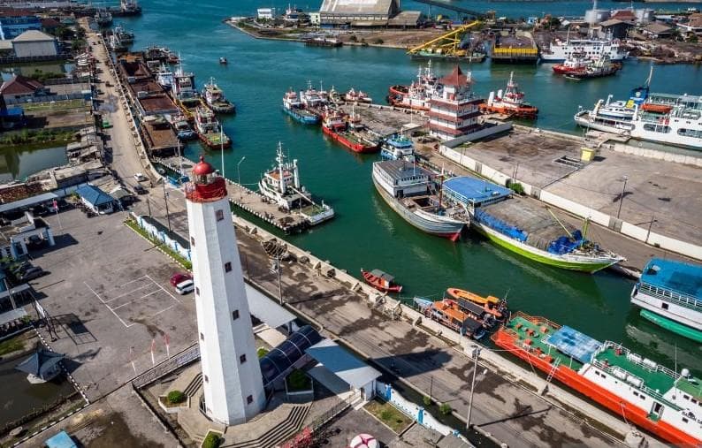 Kini, lokasi Taman Tirta Ria diubah jadi tempat bersandar kapal di Pelabuhan Tanjung Emas Semarang. (Antara/Aji Styawan)