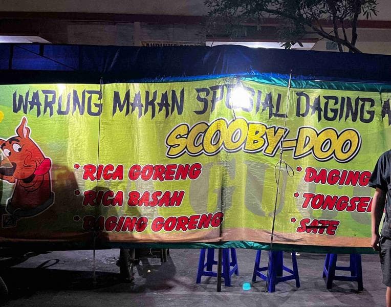 Warung penjual daging anjing cukup banyak ditemui di kawasan Solo Raya dan Yogyakarta. (Narasi/Juan Robin)