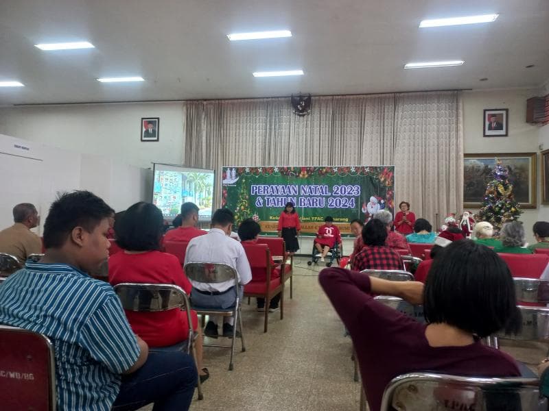 Suasana perayaan Natal 2023 dan Tahun Baru 2024 yang diselenggarakan YPAC Kota Semarang. (Inibaru.id/ Fitroh Nurikhsan)