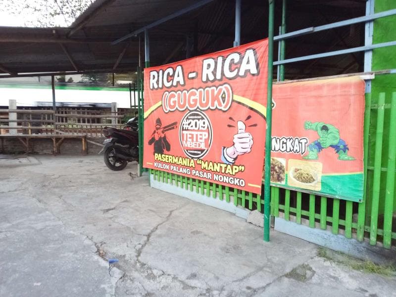 Masih banyak warung penjual daging anjing karena peminatnya juga cukup banyak. (Merahputih/Ismail)