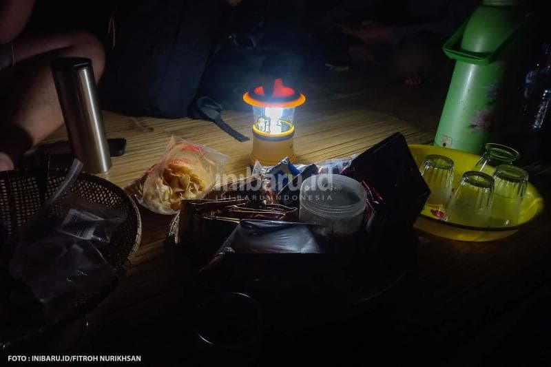 Saat malam tiba, permukiman Badui Dalam maupun Luar akan minim penerangan.