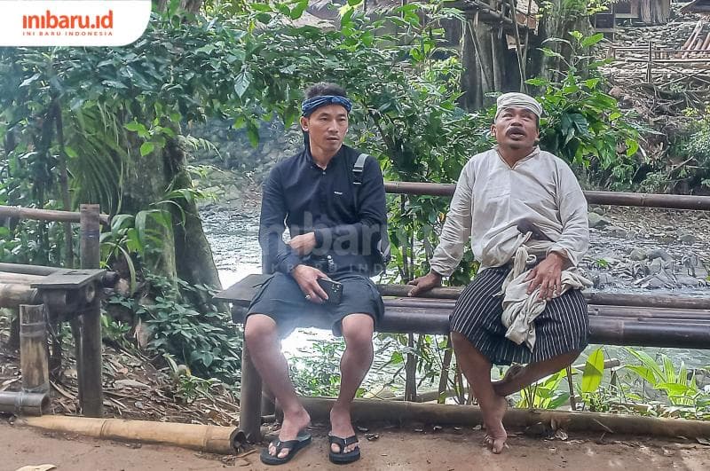 Salah satu perbedaan Suku Badui Dalam dan Suku Badui Luar terletak pada penggunaan alas kaki. (Inibaru.id/ Fitroh Nurikhsan)