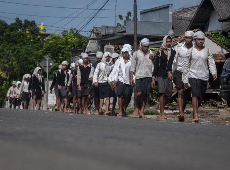 Potret Suku Badui Dalam saat melalukan tradisi seba. (Antara/Muhammad Bagus Khoirunnas)