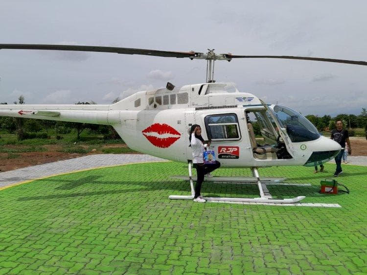 Naik helikopter keliling Demak dari Demak Green Garden. (Republika/Nungki S)