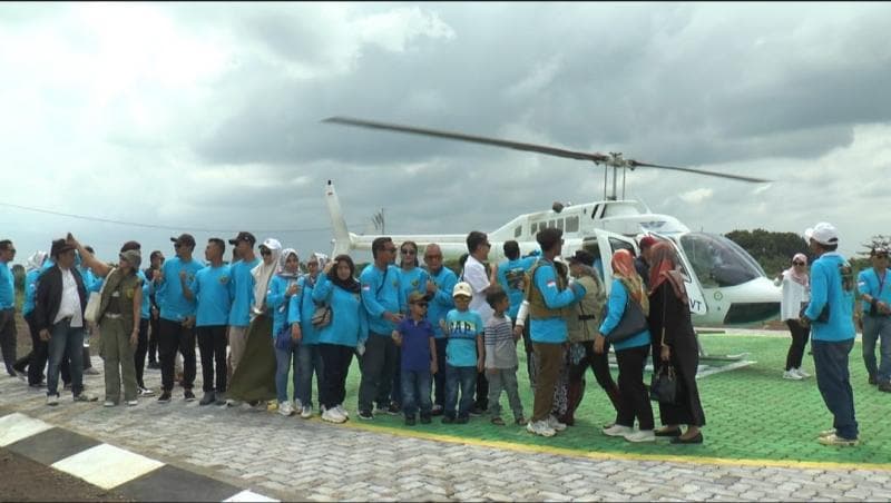 Wisatawan Degega Demak antusias dengan keberadaan layanan Heli Jateng. (Beritakita/Oki Imron Habibie)