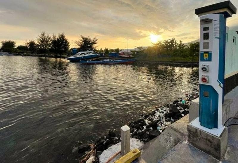 Dengan adanya program ini, diharapkan nelayan dapat terbantu memenuhi kebutuhan listriknya. (via Beritasatu)