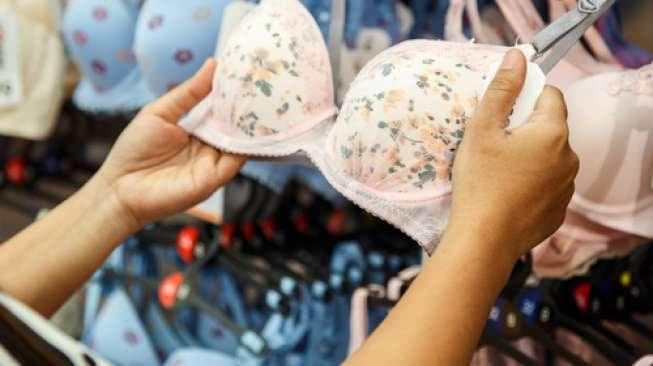 Memakai Bra Baik untuk Kesehatan Leher