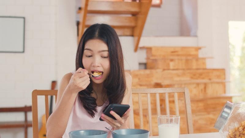 Sebagian orang Indonesia memiliki perilaku makan emosional alias jadi emotional eater. (Freepik)