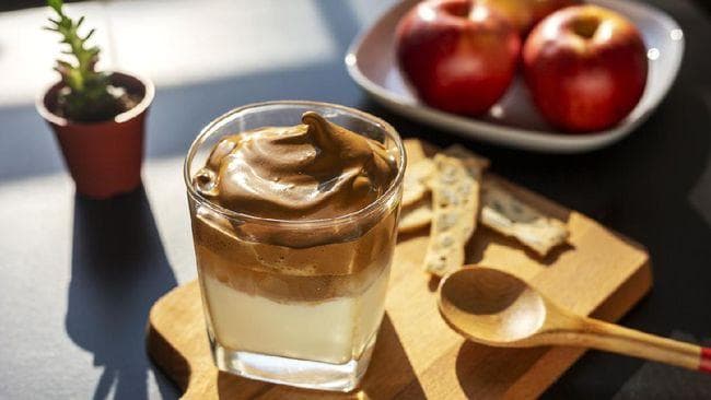 Dalgona Coffee. (iStock/ Gahsoon)