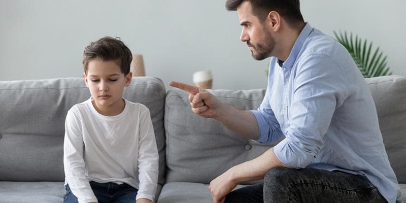 Parenting yang menggurui anak a la boomer sudah ditinggalkan. (Parenting)