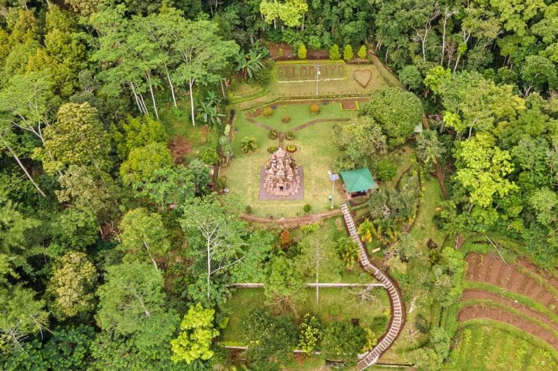 Lokasi Candi Selogriyo ada di atas bukit. (Getlost.id)