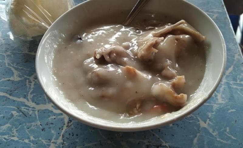 Bubur blendrang dengan isian tulang. (Googleuser/Agung Pirsada)