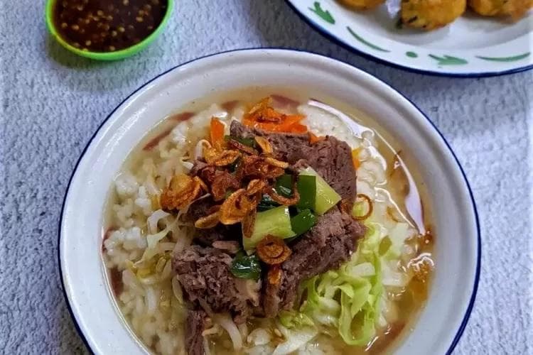 Mencicipi Sop Kerbau Legendaris di Warung Gedek Mbah Zaeni Kudus