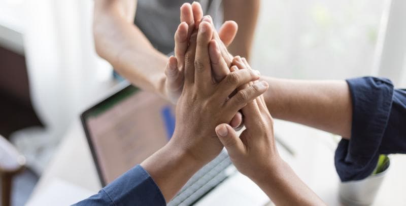 Ilustrasi: Perempuan yang bekerja sama dengan perempuan lain akan membuat intensitas stres jadi berkurang. (Istimewa)