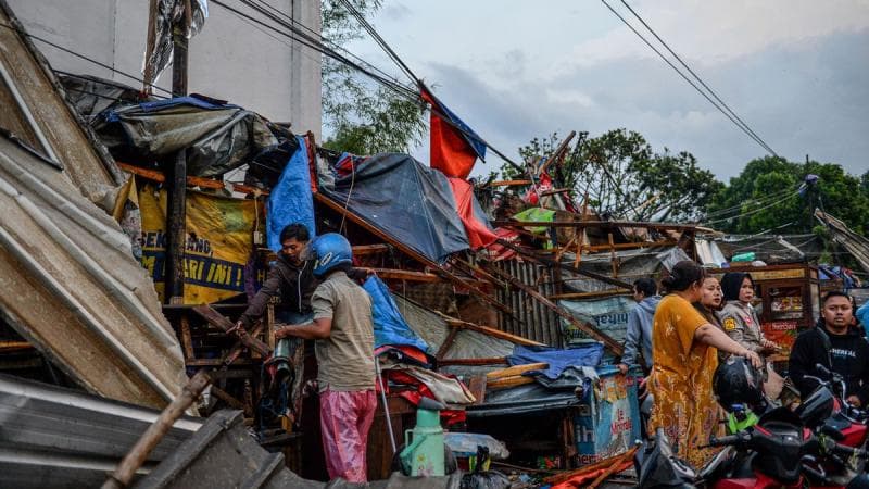 Kerusakan yang disebabkan tornado Rancaekek. (Antara/Raisan Al Farisi)