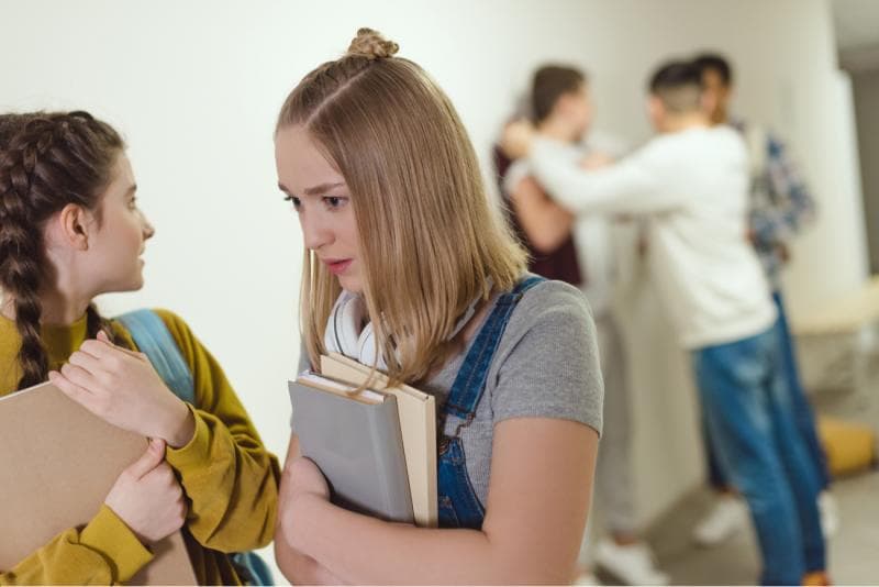 Efek Penonton atau 'Bystander Effect' Dalam Situasi Darurat, Apakah Ini Hal yang Normal?