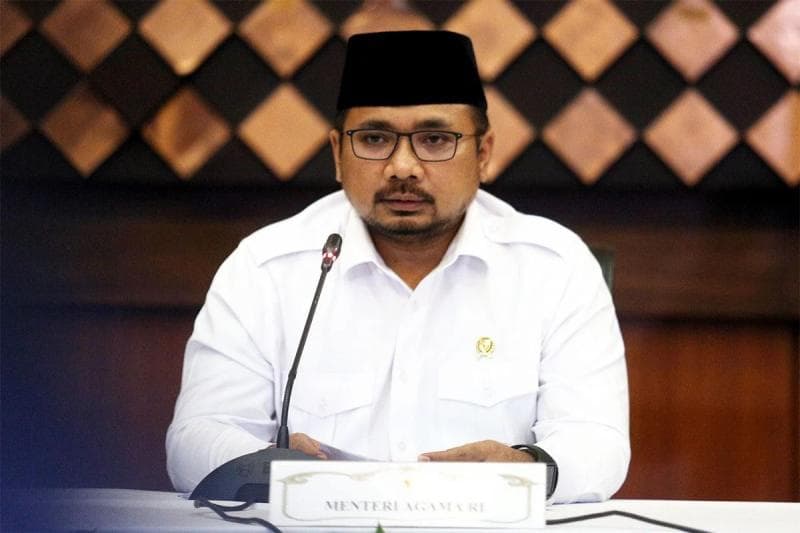 Menteri Agama (Menag) Yaqut Cholil Qoumas berharap aula-aula yang ada di KUA dapat menjadi tempat ibadah sementara bagi umat non-muslim. (Jpnn/Ricardo)