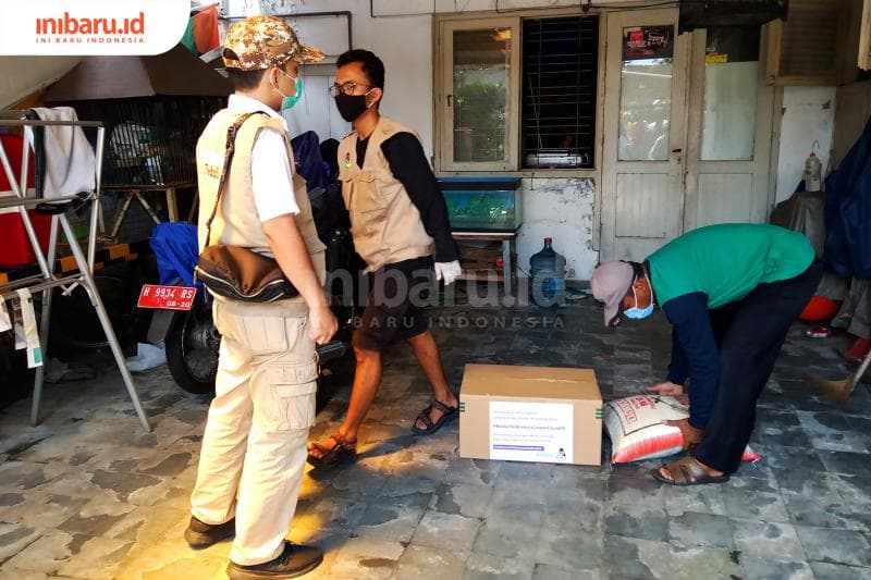 Suasana pembagian bantuan. (Inibaru.id/ Zulfa Anisah)