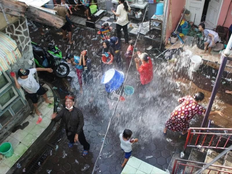 Tradisi perang air Gebyuran Bustaman digelar jelang Ramadan. (Indozone/Gholib)