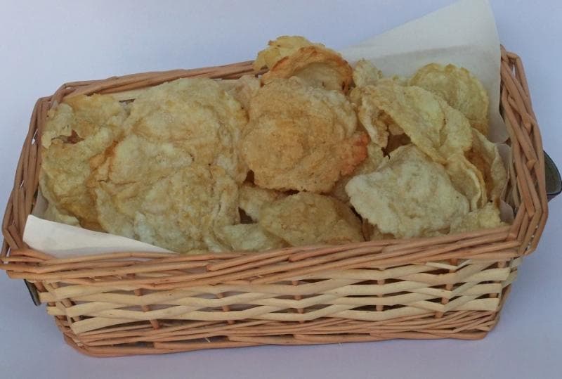 Emping, camilan yang dihindari penderita asam urat. (Wikipedia/Midori)