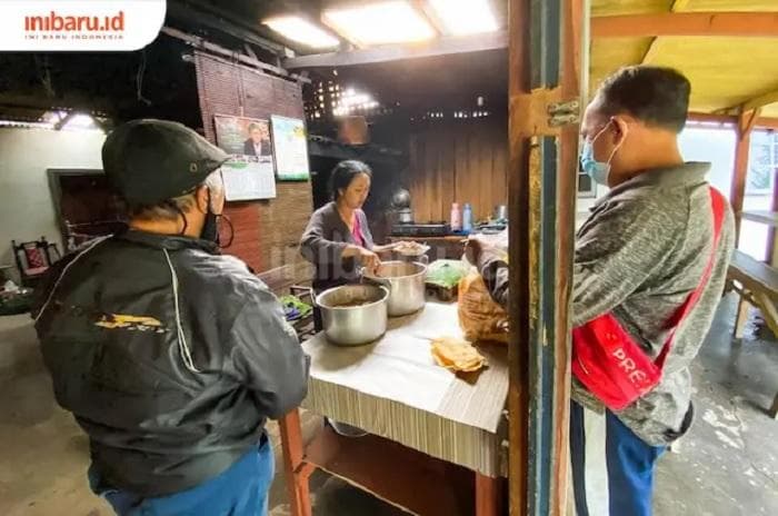 Ilustrasi: Banyak warung terpaksa mengurangi porsi makanan karena beras mahal. (Inibaru.id/Kharisma Ghana Tawakal)