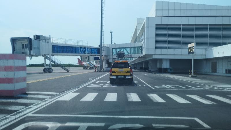 Salah satu hambatan yang perlu ditanggulangi adalah bird strike atau serangan burung. (dok. Angkasa Pura I)