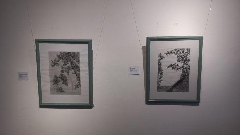 Lukisan karya Nh Dini yang terpajang di sebuah acara pameran. (Inibaru.id/ Fitroh Nurikhsan)