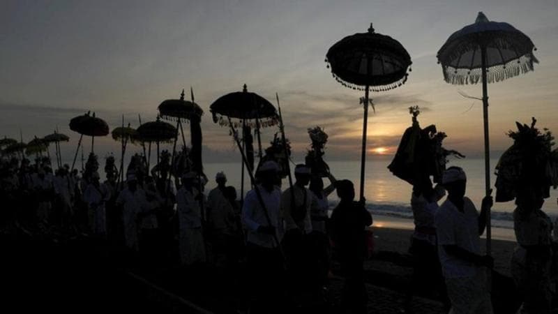 Umat Hindu di Bali dan kawasan di sekitar Gunung Bromo memperingati Tahun Baru Saka dengan berdiam diri. (Antara/Nyoman Hendra Wibowo)