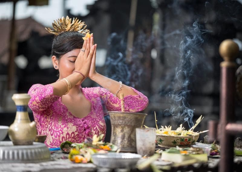 Umat Hindu di Bali mengikuti ajaran Hindu Dharma yang merupakan bentuk sinkretisme antara agama Hindu dengan kepercayaan lokal. (Istimewa)