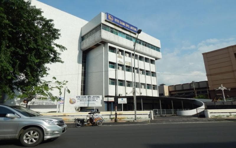 Gedung STIE Bank Jateng yang akan digunakan untuk karantina TKI. (Semarangpedia)<br>