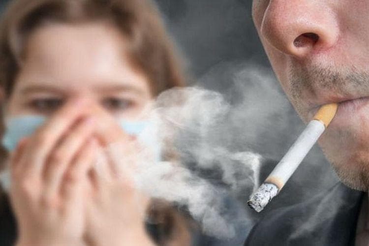 Perokok aktif berpotensi menularkan virus corona, meski belum ada studi lebih lanjut. (Kompas)<br>