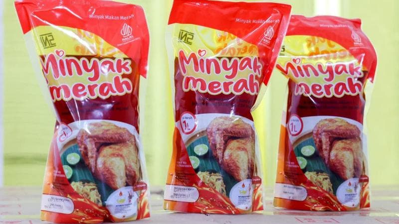 Minyak makan merah (MMM) memiliki harga jual yang lebih murah ketimbang minyak goreng biasa. (Humas Kemenkop)