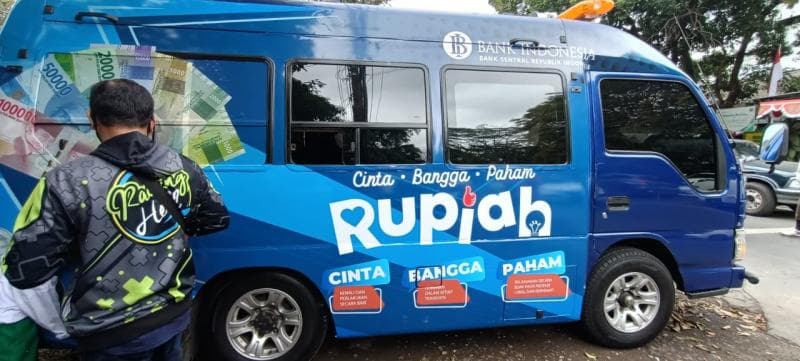 Selain di kantor BI, penukaran uang baru bisa dilakukan di mobil kas keliling BI. (Elshinta/El Aris)