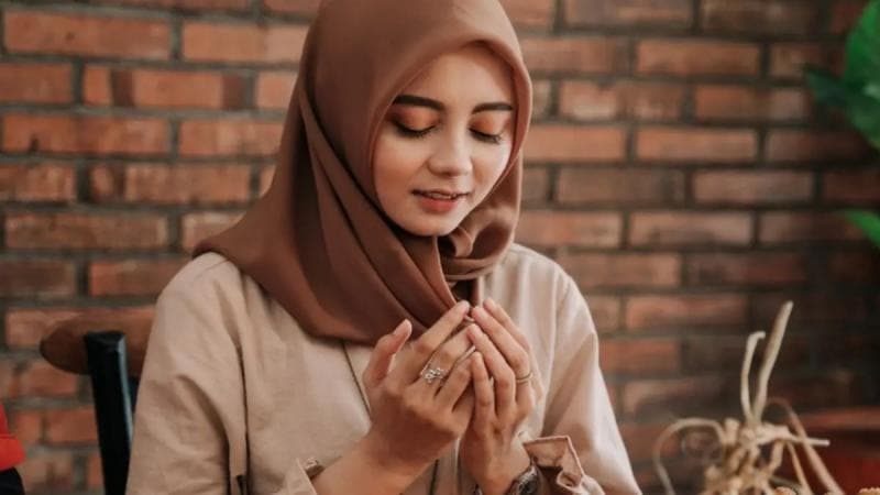 Ilustrasi: Mengucapkan niat puasa. (Sukabumiupdate)