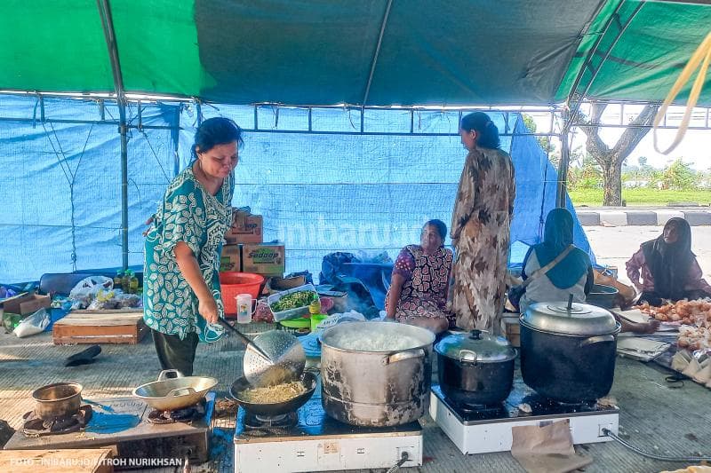 Dapur umum menyediakan pasokan makanan sebanyak 2.500 porsi untuk kebutuhan sahur dan berbuka.