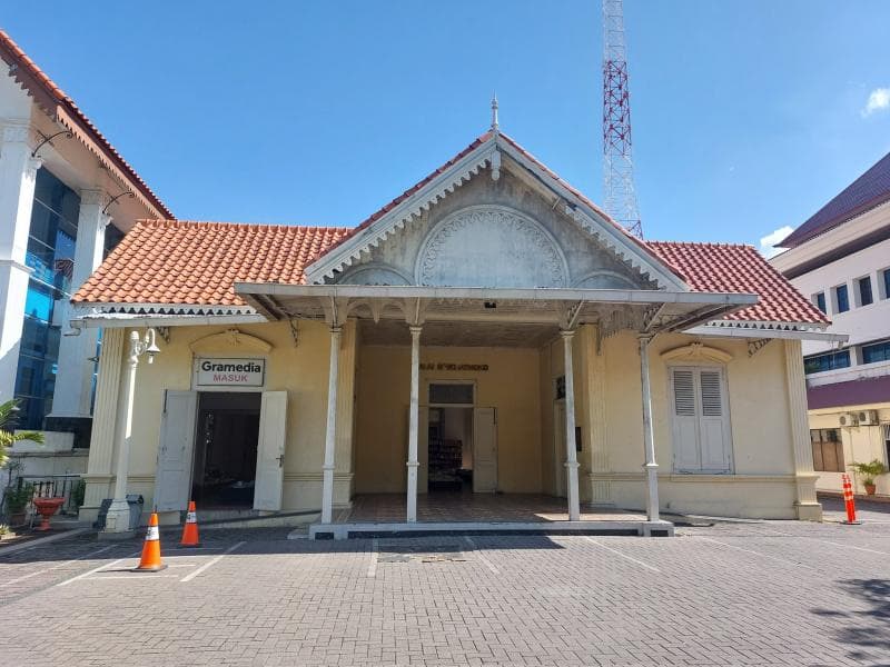 Uniknya Gramedia Slamet Riyadi Solo, Berdiri di Kompleks Balai Soedjatmoko