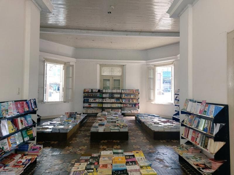 Toko Buku Gramedia Slamet Riyadi Solo ada di kompleks Balai Soedjatmoko. (Twitter/redpeanut08)