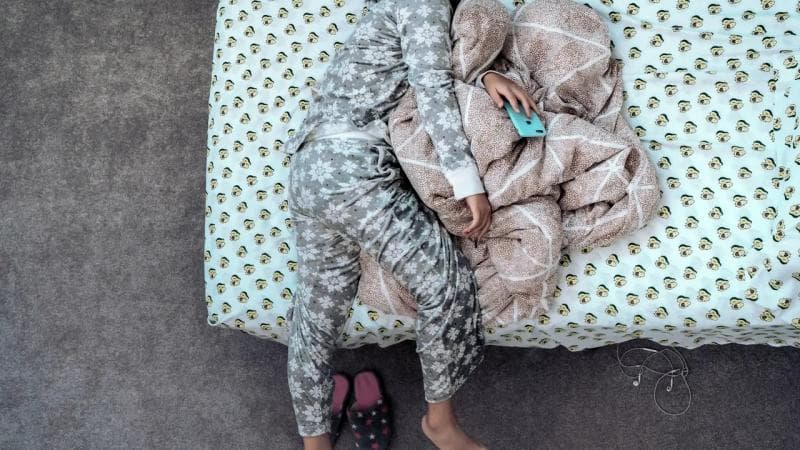 Mengenakan piyama bisa memberikan sinyal pada tubuh untuk beristirahat. (Unsplash/CZ Shi)