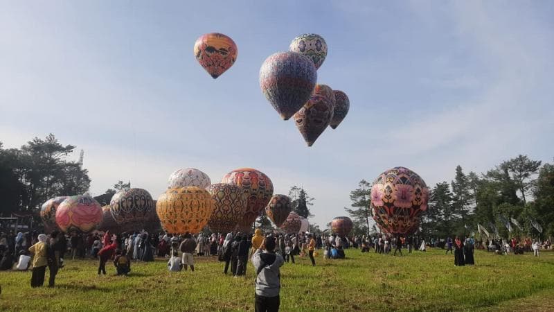 Festival Mudik 2024 tetap mengikutsertakan tradisi menerbangkan balon udara di Wonosobo. (Jatengprov)